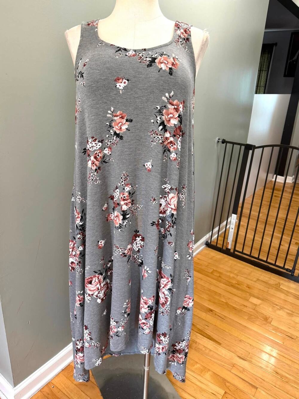 Torrid 1 (1X 14/16) Gray Floral Flower Garden Hi Lo Hem Super Soft Tank Dress
